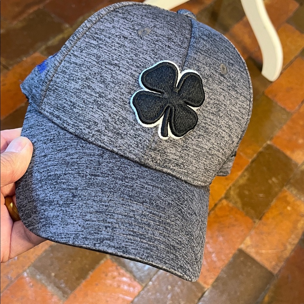 Black Clover live lucky L/XL gray cap. Memory fit and flex.